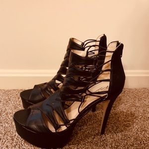 Plat form pumps with strap detail